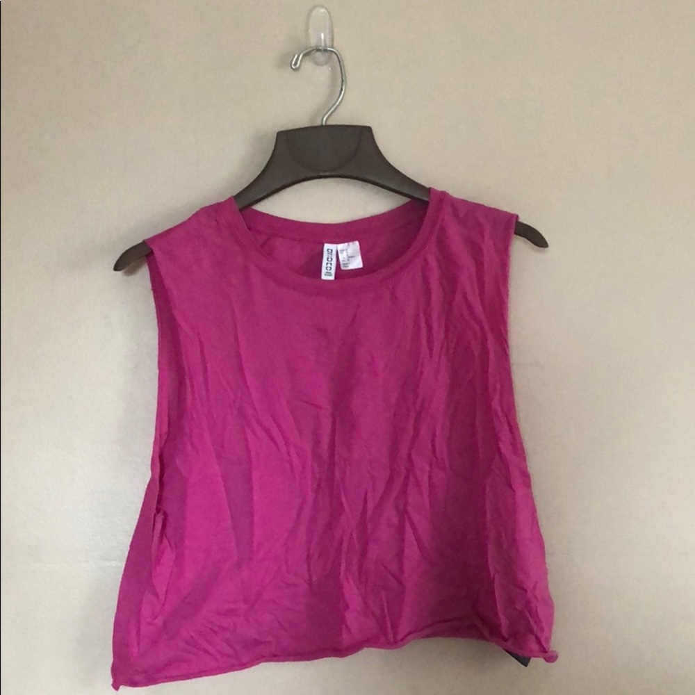 Workout • pink crop top